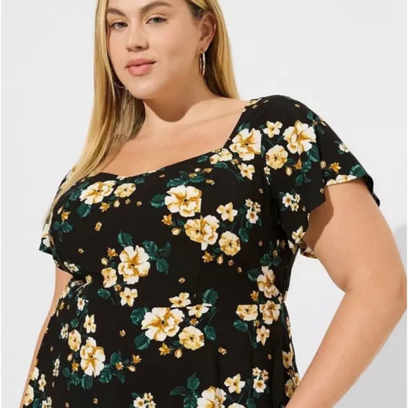 Torrid Flutter Sleeve Floral Peplum Top - Picture 2 of 8